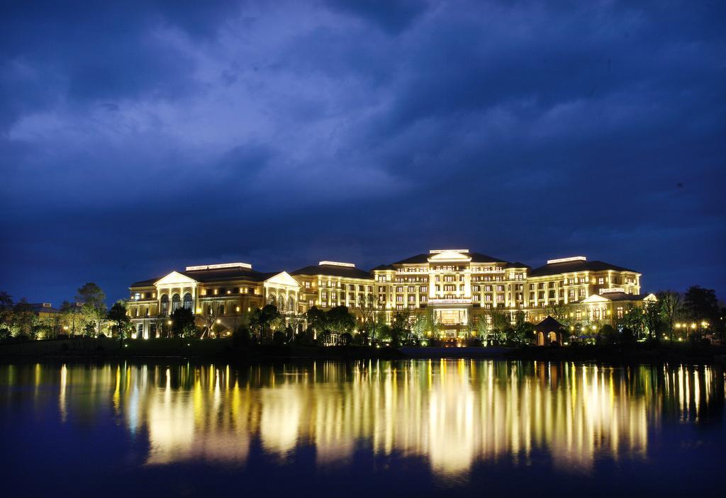 Landison Green Town Hotel Xinchang エクステリア 写真